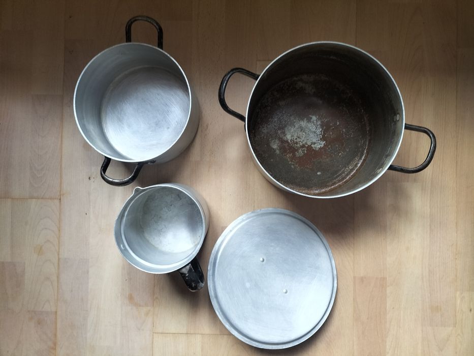 Stare garnki aluminiowe