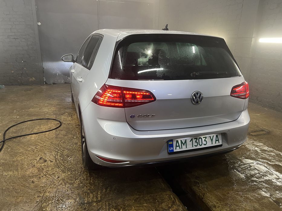 Volksvagen e golf 7 2015
