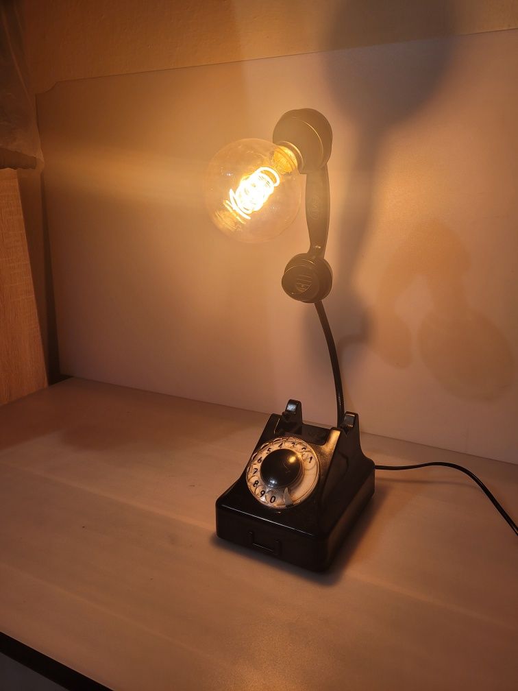 Lampka nocna ,ozdobna na bazie starego telefonu w stylu vintage.