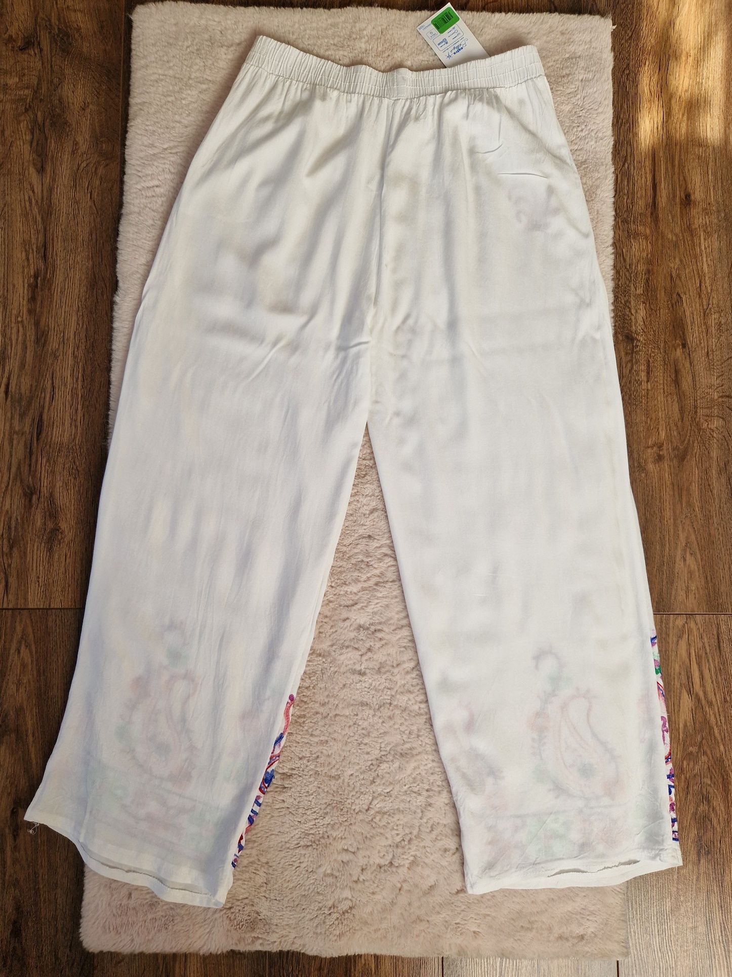 Białe letnie spodnie z haftowaną aplikacją, eur L/40