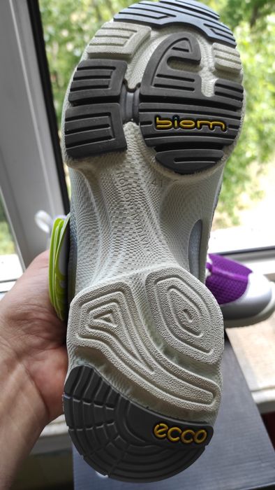 Яркие женские кроссовки Ecco Biom Trainer
