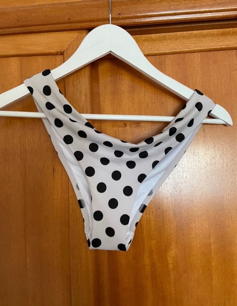 Cueca e top usado Bikini bolinhas pretas