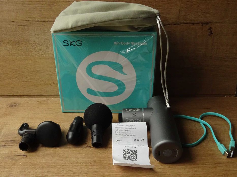 Перкусійний міні-масажер SKG F3mini сірого кольору