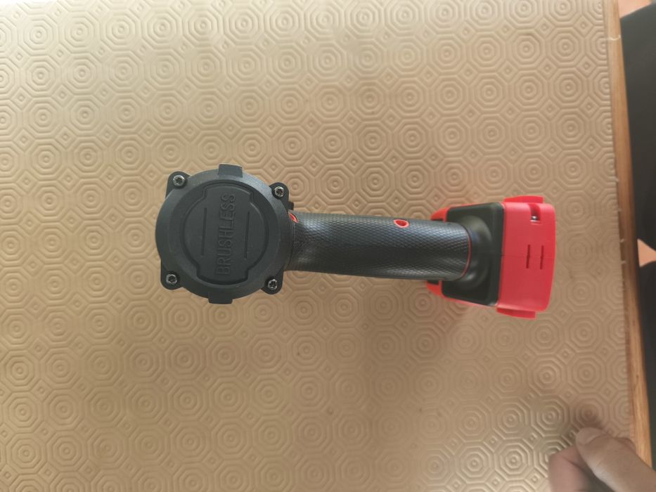 Aparafusadora de impacto Milwaukee + bateria 9Ah