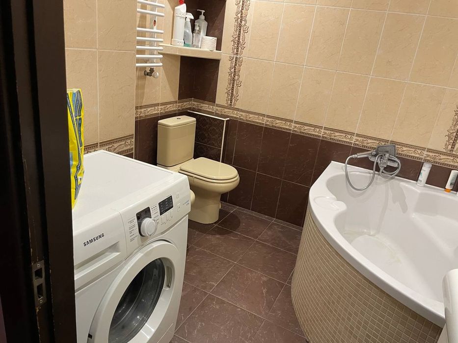 Продам 4-х кімнатну квартиру