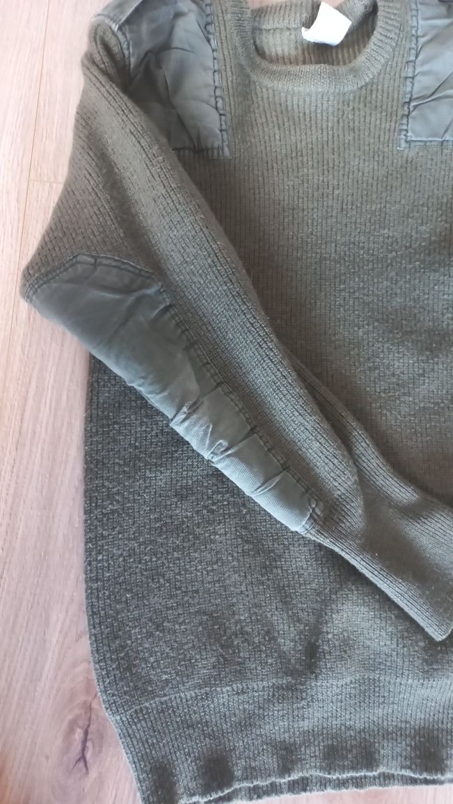 Sweter wojskowy status