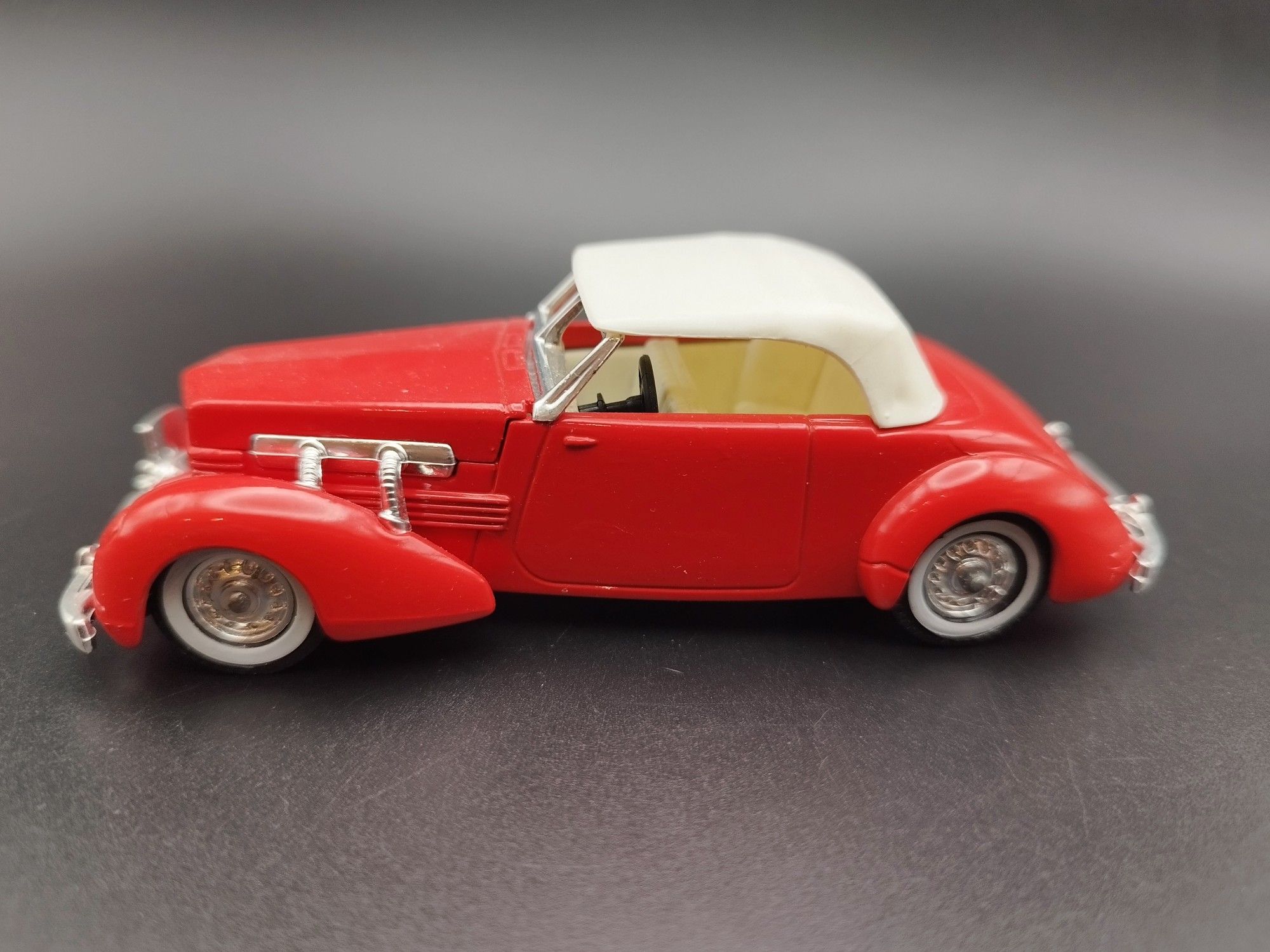 Matchbox MODELS of Yesteryear NRFB Y-18 A 1937 Cord 812 model no box