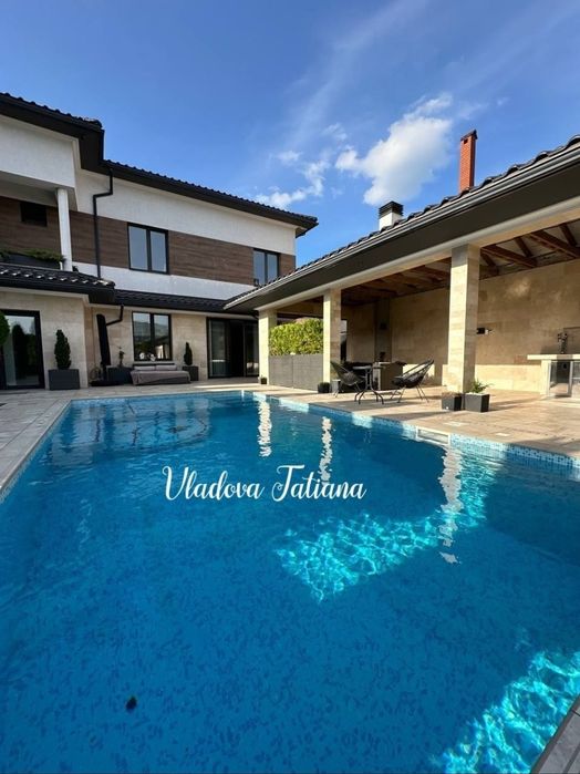 Аренда НОВОГО ДОМА в Совиньоне,  350м², бассейн ,гараж