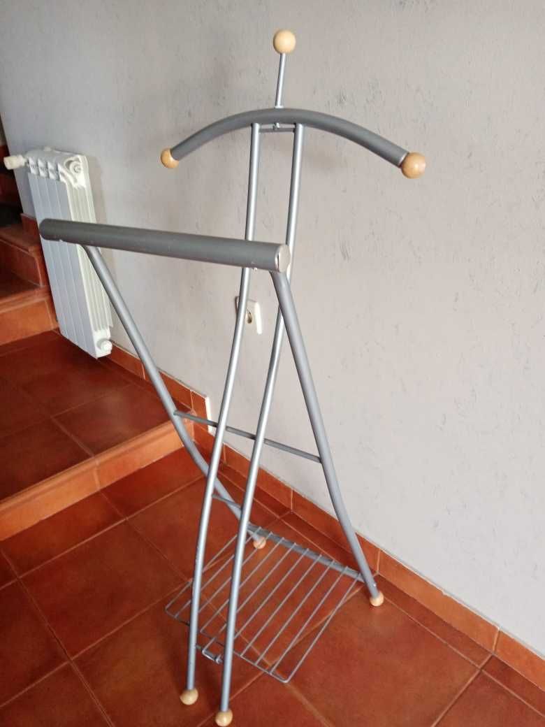 Cabide com suporte para calçado