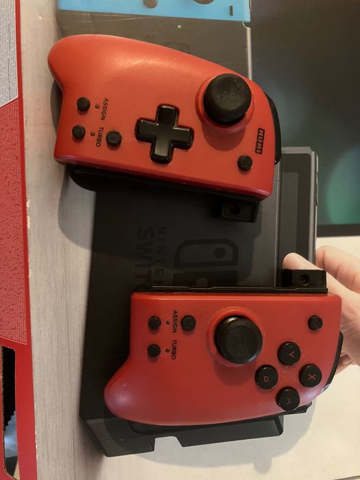 Nintendo Switch V1 (adquirida no dia de lançamento) + Acessórios