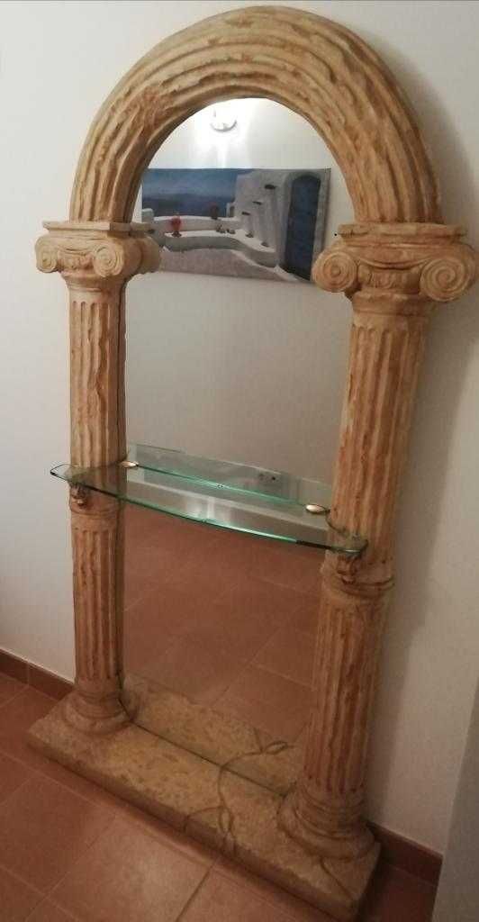 Espelho com colunas Capitel