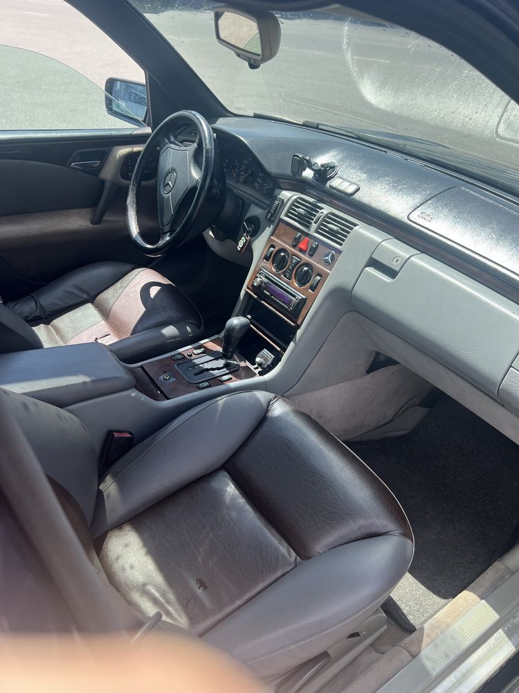 Срочно Продам mercedes w210 3.0