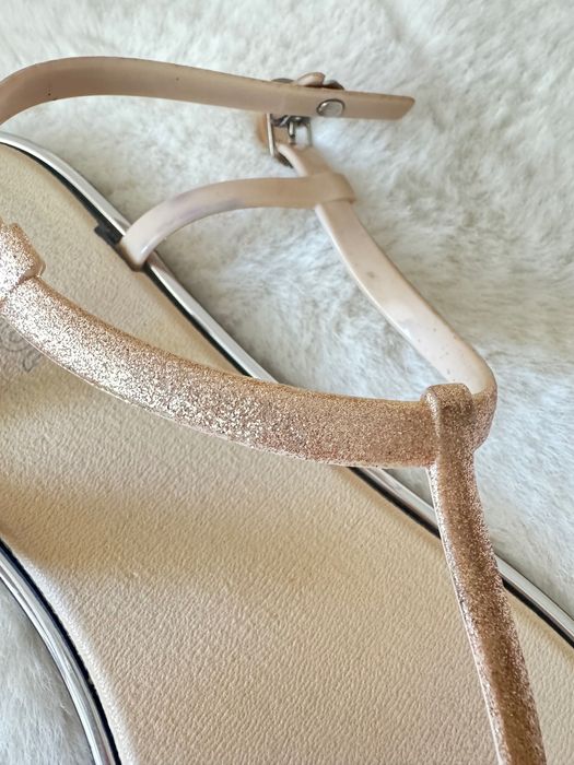 Sandálias efeito glitter 39