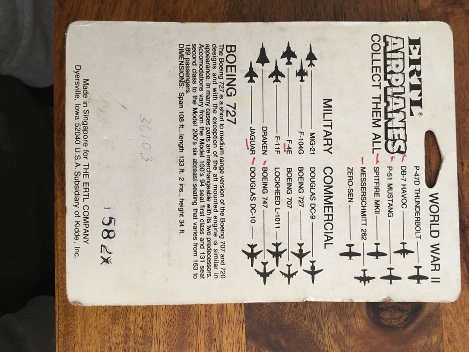 Avião em ferro Ertl/Lintoy selado.