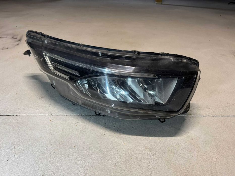 Iveco Daily IV Lift 19 r.- Lampa Przód Prawa Full Led