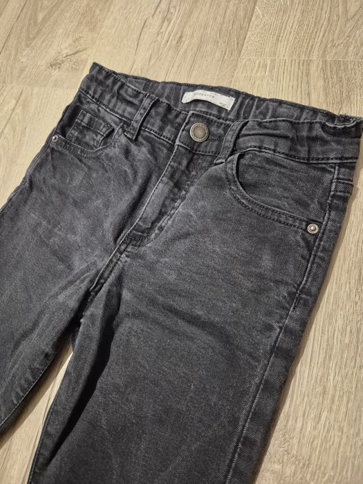 Czarne jeansy rozm. 140