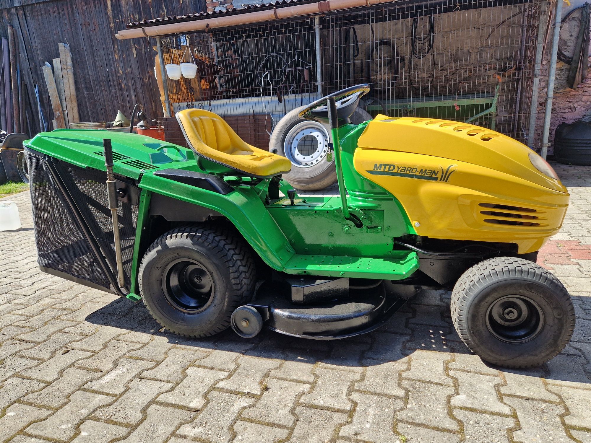 Traktorek kosiarka YARD-MAN bez wkładu.