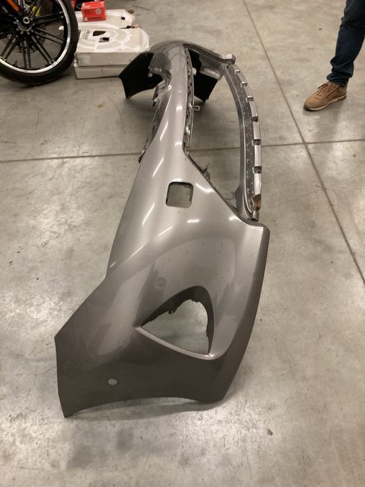 Zderzak przedni przód Toyota auris 2 oryginalny pod pdc