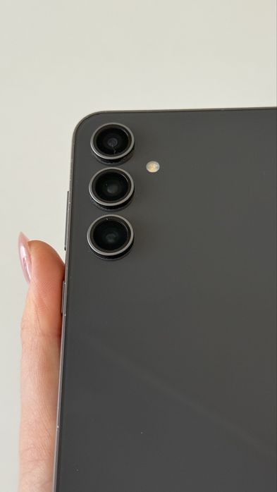 Продам самсунг с23фє