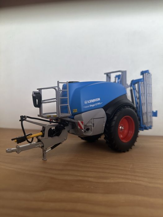 Wiking 7820 escala 1:32 novo