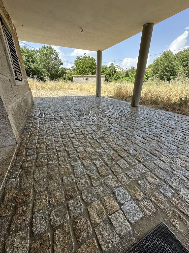 Calçada em paralelos com ou sem junta de cimento, Calçada portuguesa…