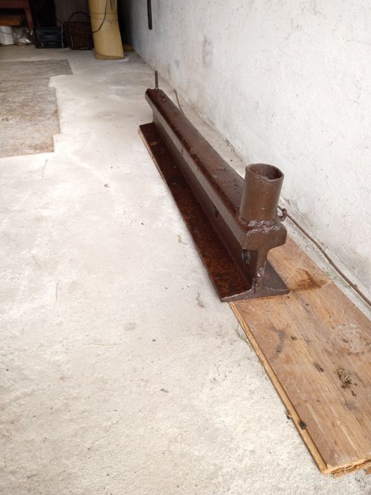 Kowadło kawałek szyny kolejowei