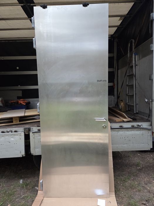 Drzwi z demontażu stal nierdzewna grube