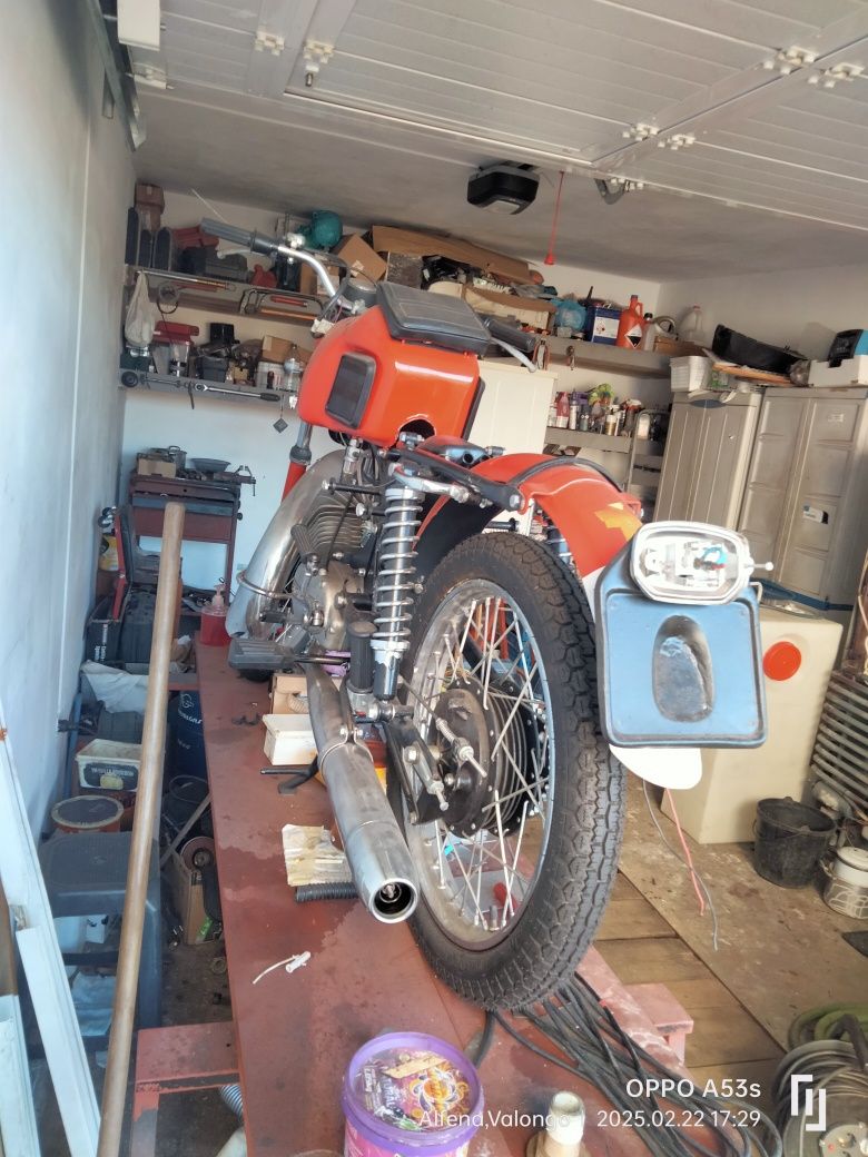 Vendo motorizada saches