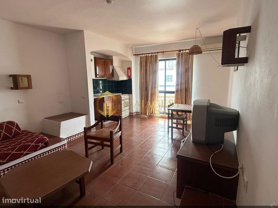 Apartamento T1 em condomínio fechado com piscina na Oura