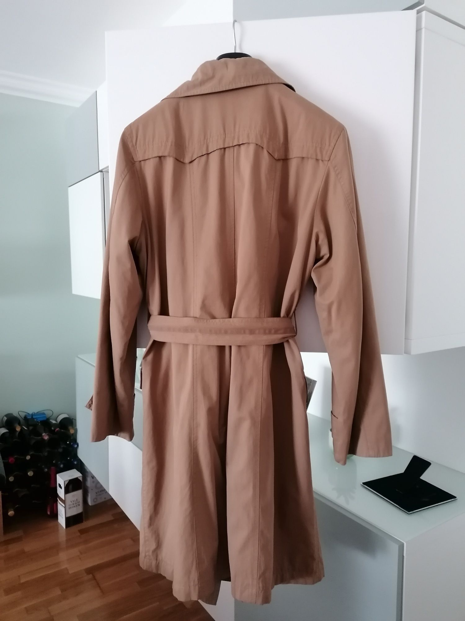 Gabardina impermeável com bolsos da C&A - veste L