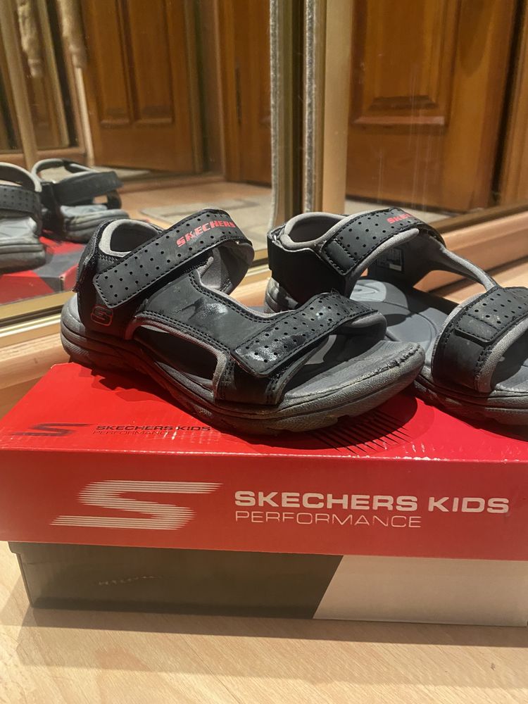 Босоніжки/skechers/сандалі