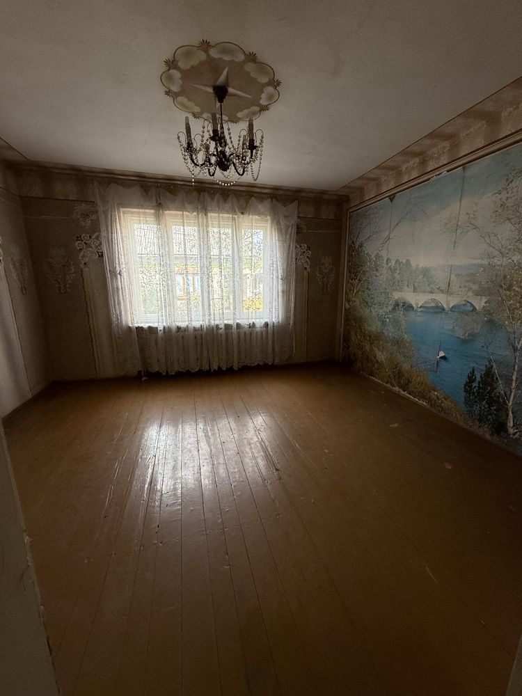 Будинок 120м2+70м2 підвал на ділянці 15 сотих в центрі м. Тячів