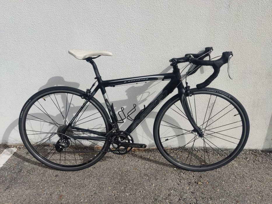 Bicicleta de estrada barata