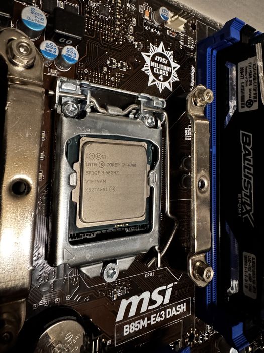 Intel i7 4790, B85M-E43 DASH Socket 1150, 16GB Ram DDR3, Fortis 3