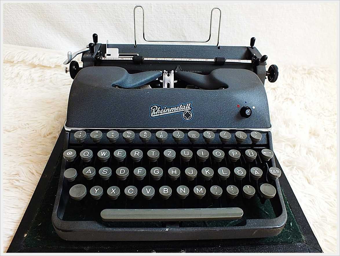 Stara mała maszyna do pisania Rheinmetal z lat 40-50-tych PRL