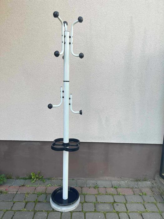 Biały  metalowy wieszak