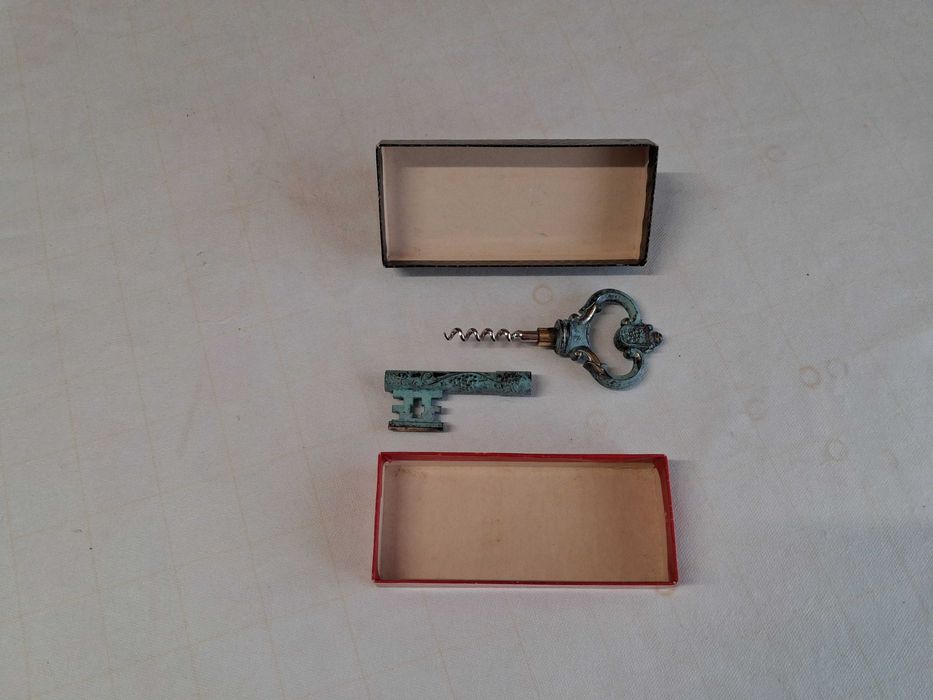 Saca Rolhas Chave Artístico com Caixa