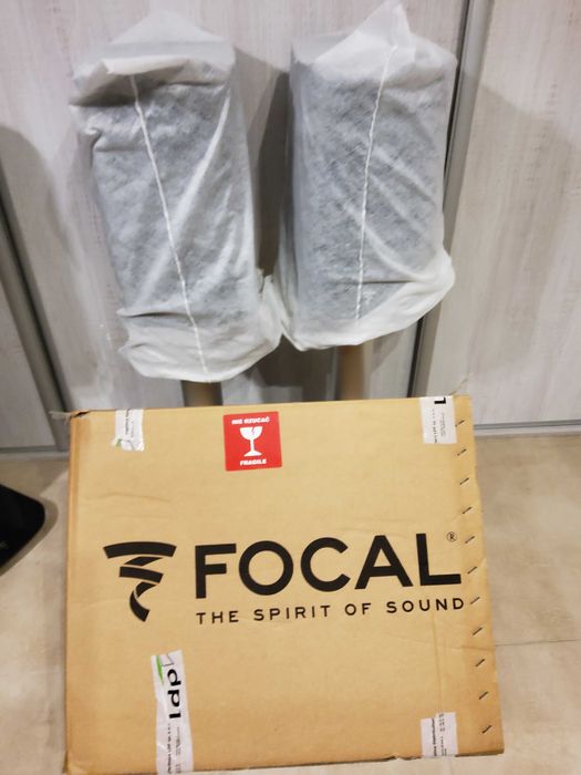 Glosniki FOCAL CHORUS plus oryginalne standy Focal