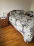 Cama Casal com arrumacao (4 gavetas), 1 comoda e 2 mesas de cabeceira