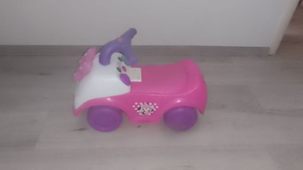 Машинка толокар для принцеси