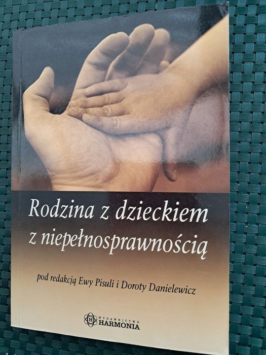 Rodzina z dzieckiem z niepełnosprawnością red. E.Pisuli i D. Danielewi