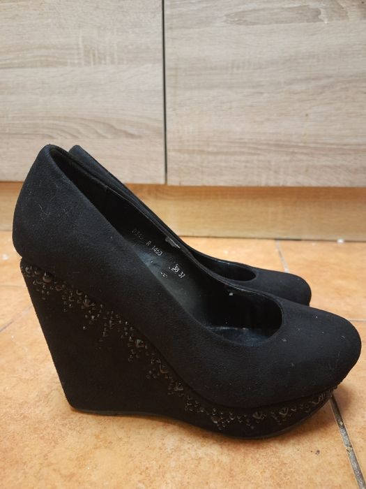 Чёрные туфли на платформе