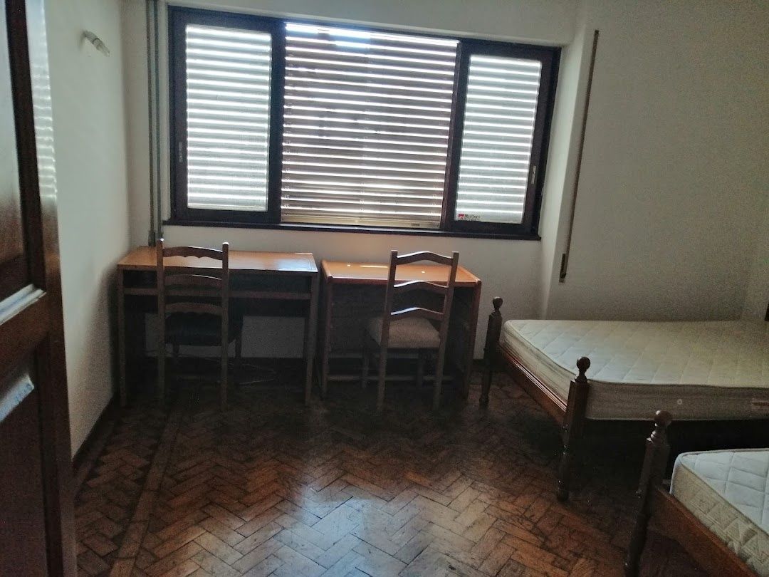 Quartos em vivenda rapazes  ESTUDANTE-Rua do Brasil