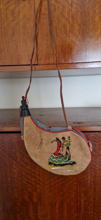 Cantil de Caça 
Peça antiga
em pele animal

Entrega em