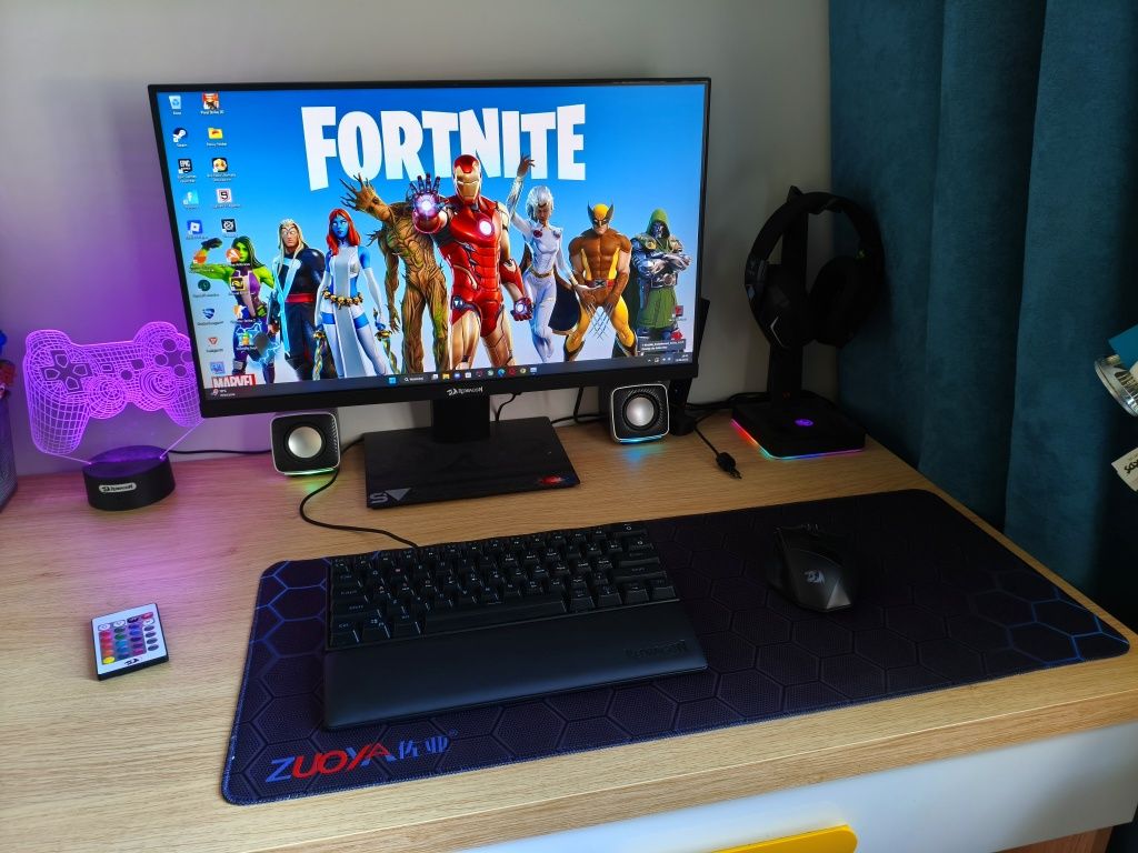 Komputer gamingowy PC cały zesaw monitor biurko fotel i dużo gratisów