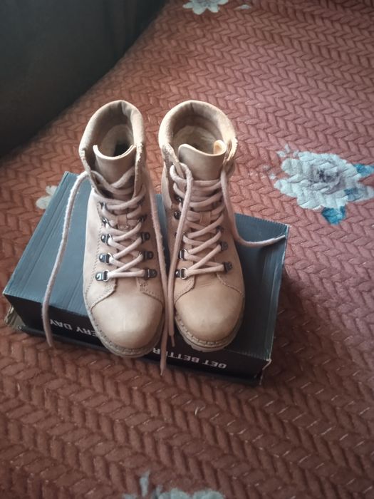 Кожаные женские ботинки