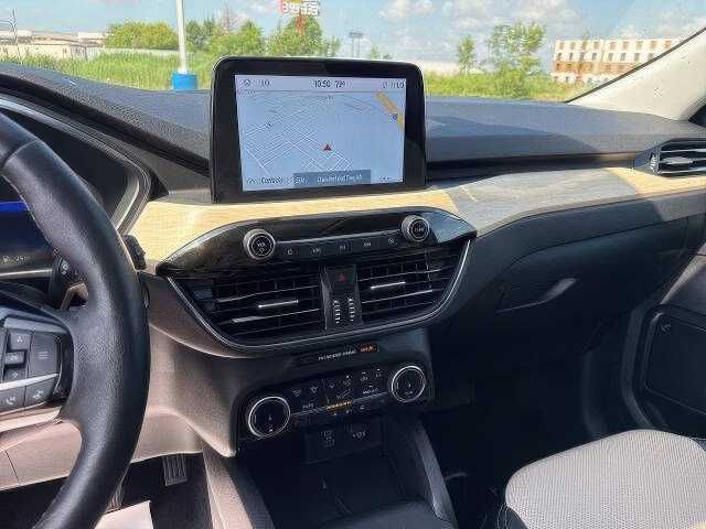 2022 Ford Escape Hybrid Titanium