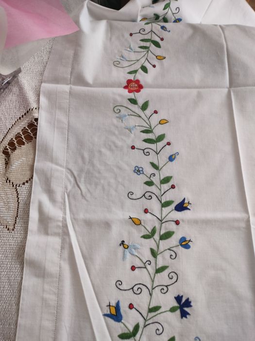 Obrus kaszubski haftowany ręcznie wymiary 145x160