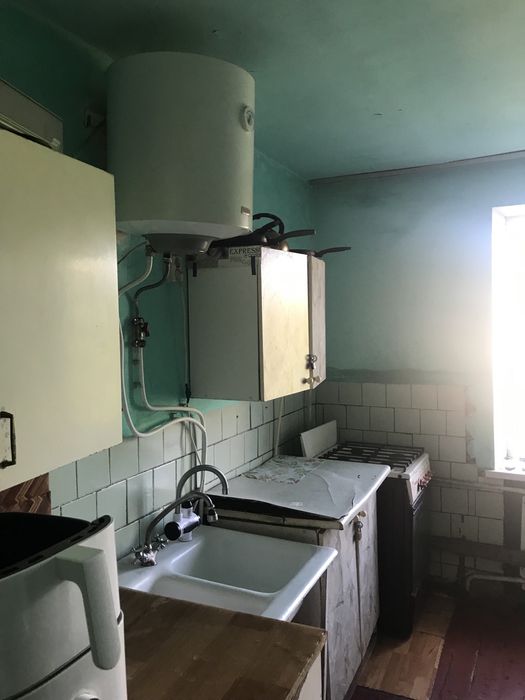 Продаж кімнати на Молодіжній