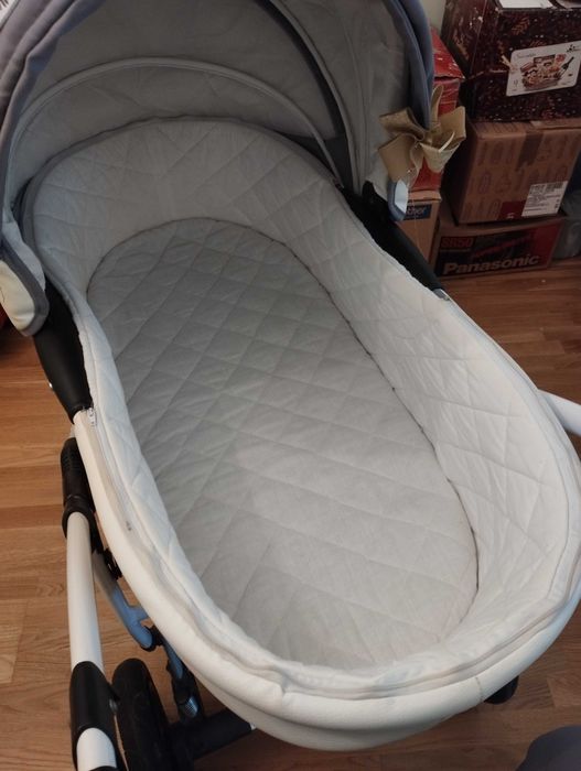 Продається дитяча коляска 2 в 1.